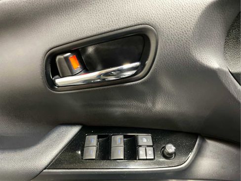 Used 2019 Toyota Prius LE image 10