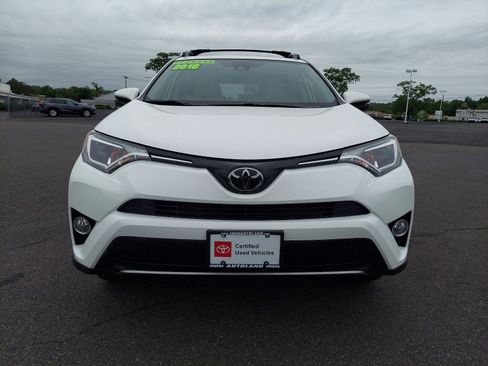 Used 2018 Toyota RAV4 XLE image 2