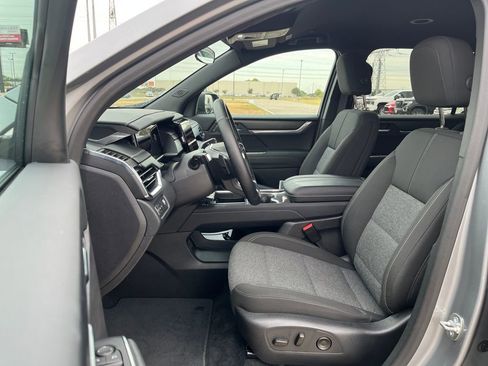 Used 2025 GMC Acadia Elevation image 12