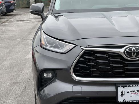 Used 2023 Toyota Highlander Limited image 9
