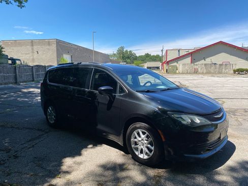 Used 2020 Chrysler Voyager Lxi FWD image 7