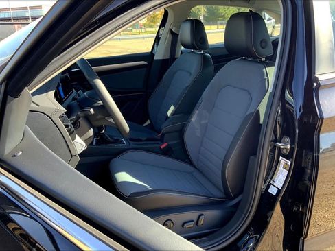 New 2026 Volkswagen Jetta SE FWD image 9