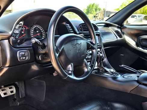 Used 2000 Chevrolet Corvette Coupe w/ Roof Pkg RWD image 12
