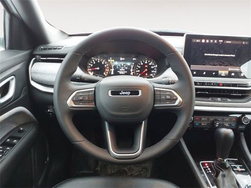 Used 2024 Jeep Compass Latitude w/ Sun and Sound Group image 12