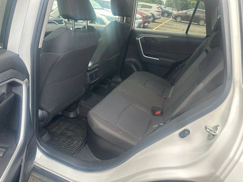 Used 2022 Toyota RAV4 LE AWD/4WD image 13