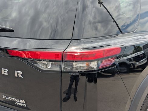 Used 2023 Nissan Pathfinder Platinum AWD/4WD image 12