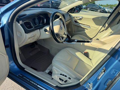Used 2015 Volvo V60 T5 Platinum FWD image 11