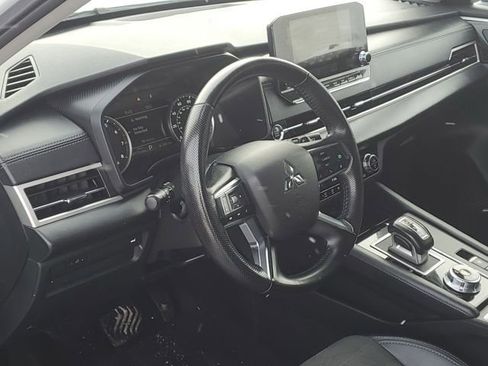 Used 2024 Mitsubishi Outlander SE image 8