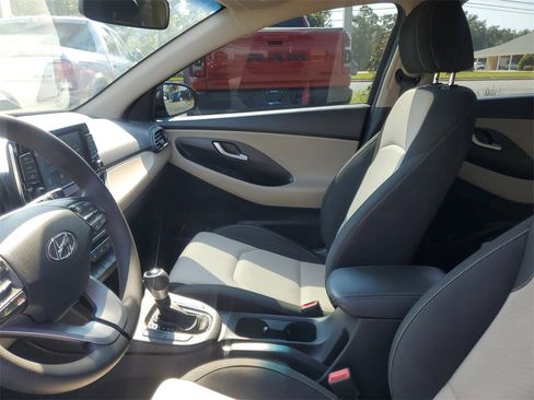 Used 2020 Hyundai Elantra GT image 13