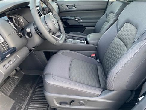 New 2025 Nissan Pathfinder SV w/ Black Appearance Package image 10