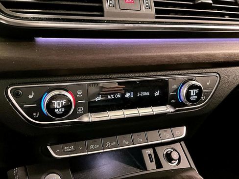 Used 2021 Audi Q5 Prestige w/ Prestige Package image 26