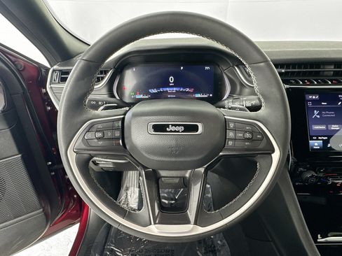Used 2023 Jeep Grand Cherokee Altitude RWD image 11