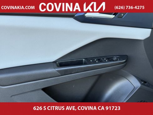 Used 2023 Volkswagen Taos SE image 12