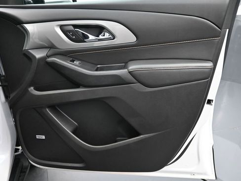 Used 2020 Chevrolet Traverse LT w/ LT Premium Package image 24