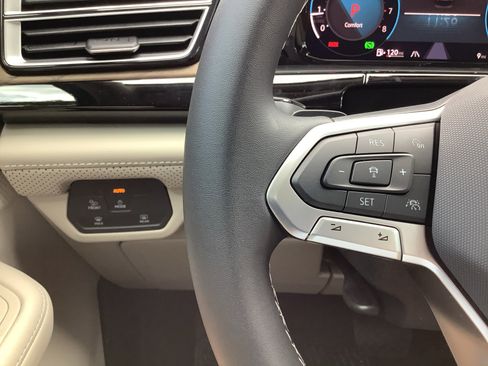 New 2025 Volkswagen Atlas SE FWD image 27