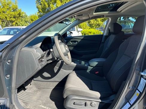 Used 2023 Honda Accord EX image 6