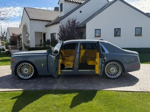 Used 2018 Rolls-Royce Phantom Sedan image 2