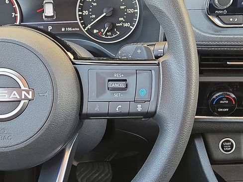 Used 2023 Nissan Rogue SV AWD/4WD image 19