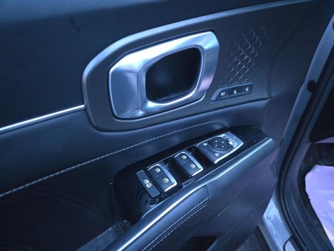 Used 2023 Kia Sorento SX image 11