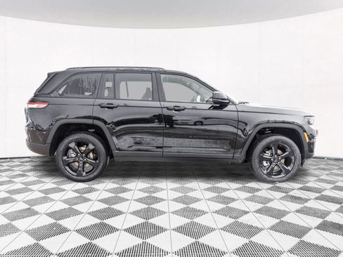 New 2025 Jeep Grand Cherokee Limited image 12