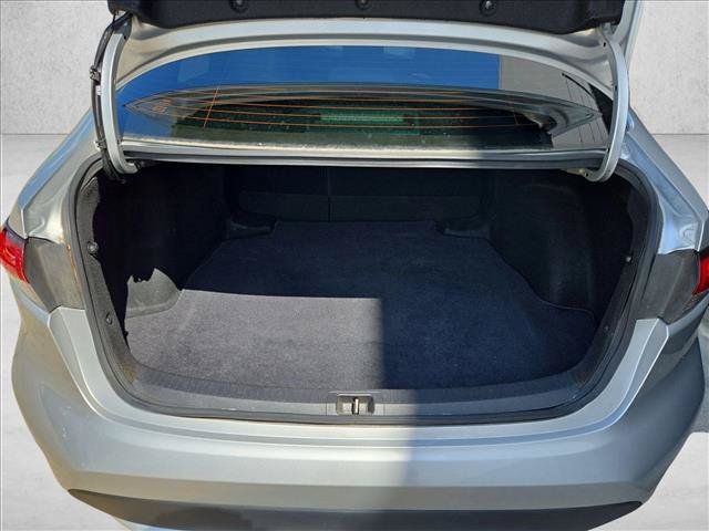 Used 2021 Toyota Corolla LE FWD image 6