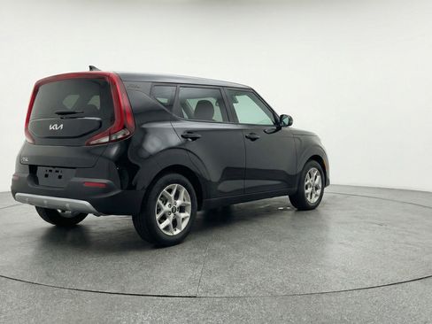 Used 2025 Kia Soul LX w/ LX Technology Package FWD image 9