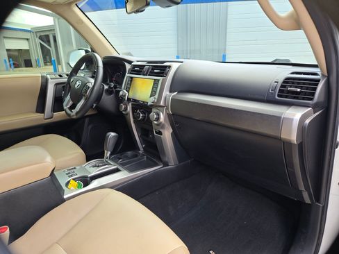 Used 2020 Toyota 4Runner SR5 Premium w/ Moonroof Package RWD image 27