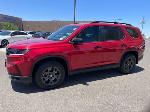 Certified 2025 Honda Pilot TrailSport image 1