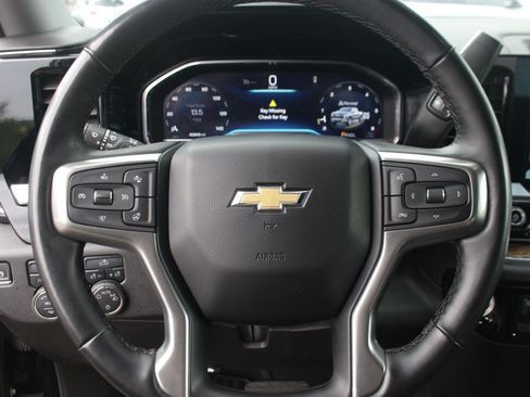 Used 2025 Chevrolet Silverado 1500 LT AWD/4WD image 19