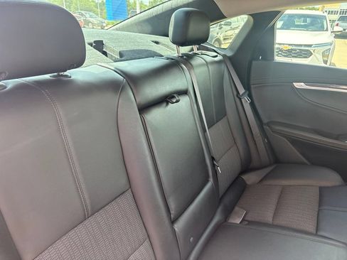 Used 2016 Chevrolet Impala LT w/ Convenience Package FWD image 32