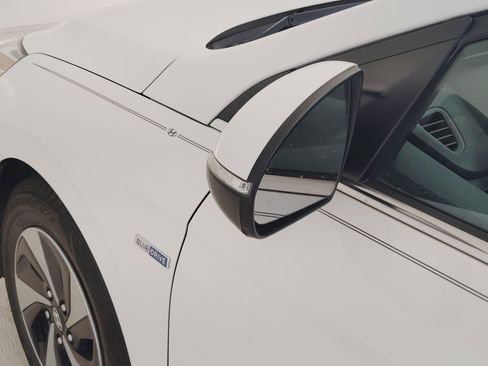 Used 2019 Hyundai Ioniq SEL image 10