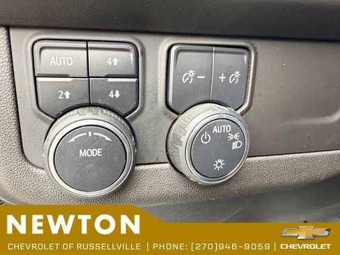Used 2021 Chevrolet Tahoe Z71 w/ Luxury Package AWD/4WD image 8