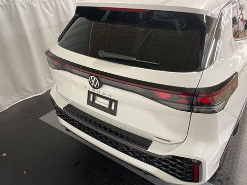 New 2026 Volkswagen Tiguan SEL R-Line AWD/4WD image 8