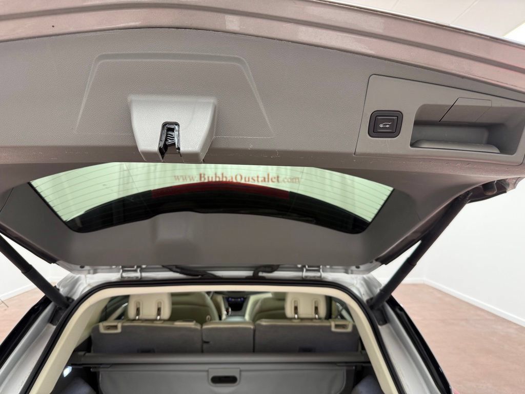 Used 2019 Cadillac XT5 Premium Luxury FWD image 18