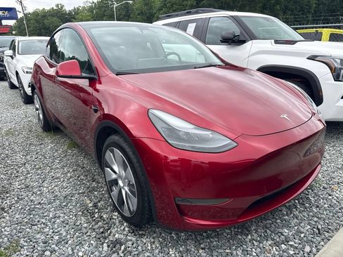 Used 2024 Tesla Model Y Long Range AWD/4WD image 2