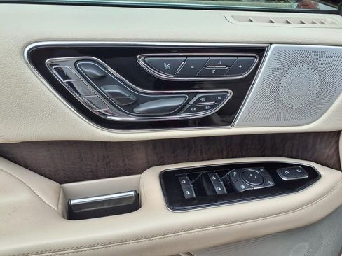 Used 2019 Lincoln Navigator Reserve AWD/4WD image 23