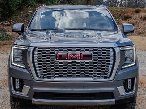 Used 2022 GMC Yukon XL Denali image 8