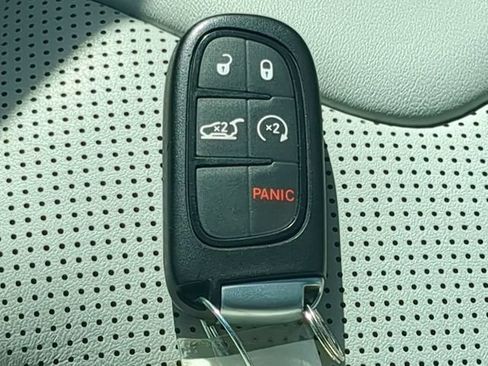 Used 2020 Jeep Cherokee Limited w/ Technology Group FWD image 28