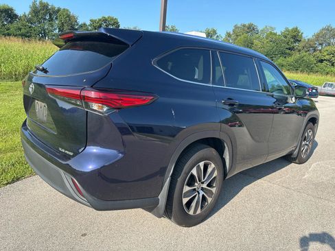 Used 2020 Toyota Highlander XLE AWD/4WD image 14