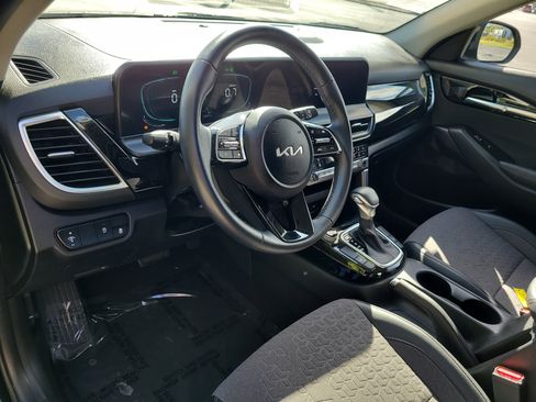 Used 2025 Kia Seltos S FWD image 19