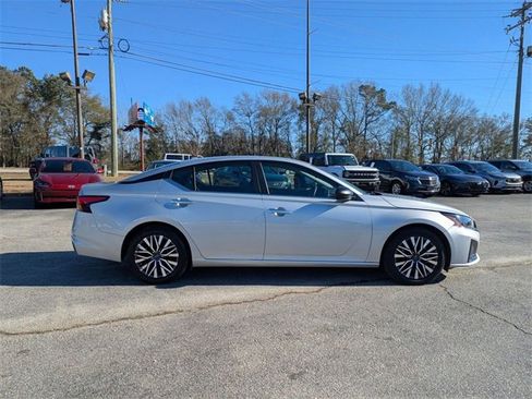 Used 2024 Nissan Altima 2.5 SV image 7