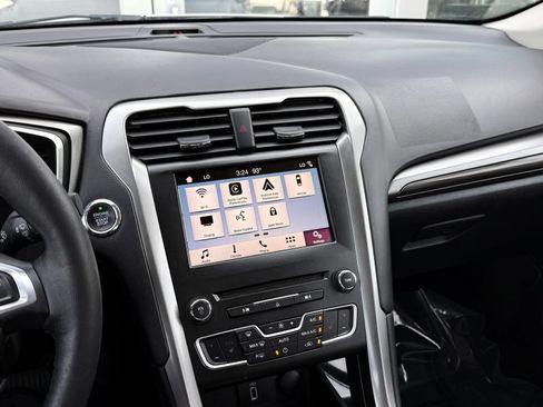 Used 2018 Ford Fusion SE w/ Equipment Group 602A FWD image 33