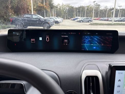 Certified 2025 Ford Expedition Active image 22