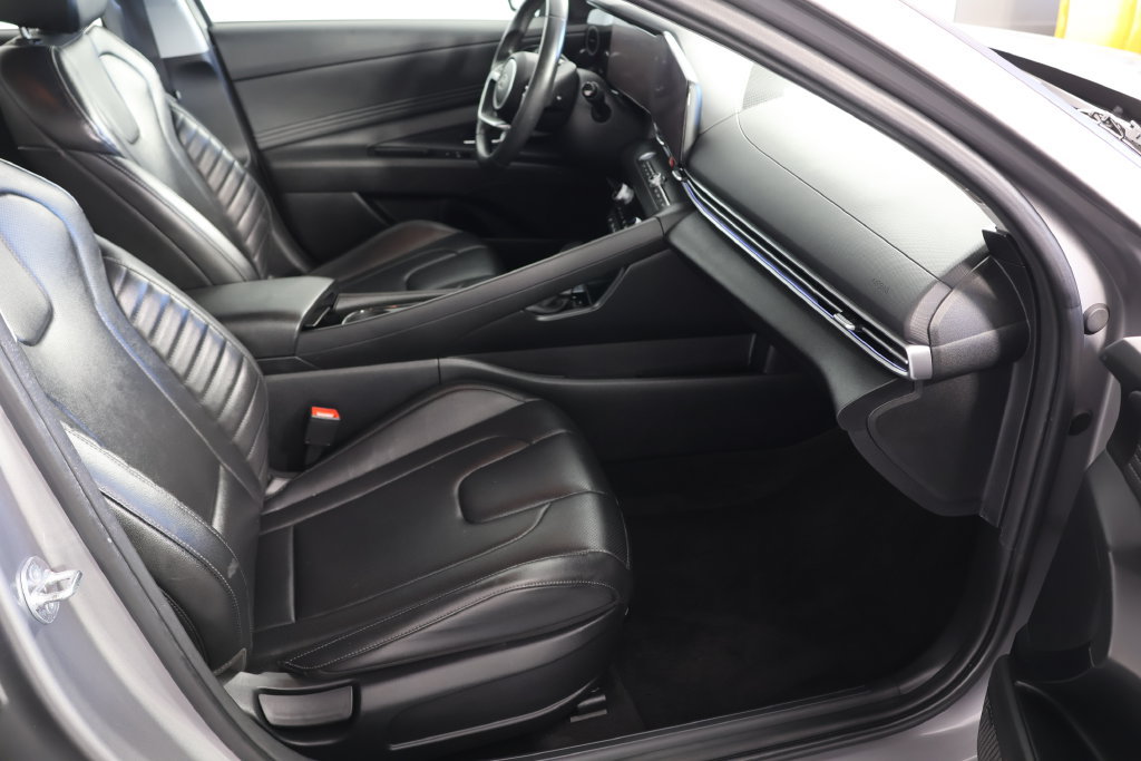 Used 2025 Hyundai Elantra Limited FWD image 24