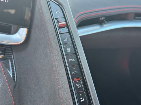 Used 2022 Chevrolet Corvette Stingray Premium Cpe w/ Z51 Performance Package RWD image 29