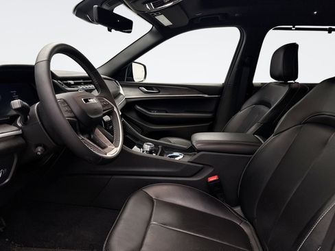 Used 2024 Jeep Grand Cherokee L Limited w/ Luxury Tech Group II image 9