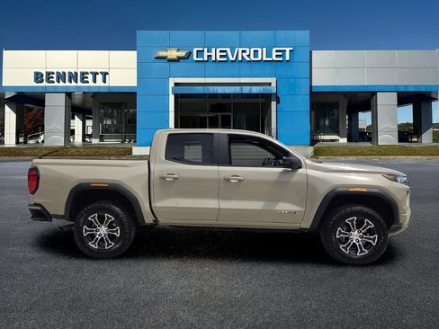 Used 2024 GMC Canyon AT4 w/ Canyon Safety Plus Package AWD/4WD image 7