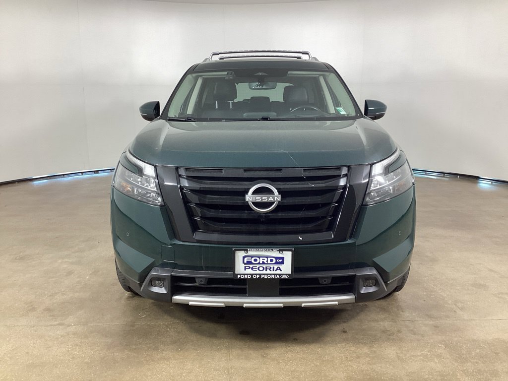 Used 2025 Nissan Pathfinder Platinum w/ Lighting Package (N93) AWD/4WD image 2