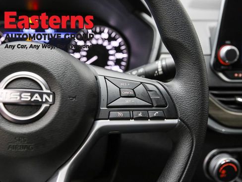 Used 2025 Nissan Altima 2.5 SV image 16