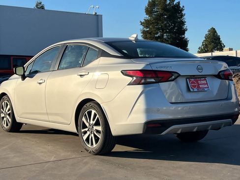 Used 2023 Nissan Versa SV image 7